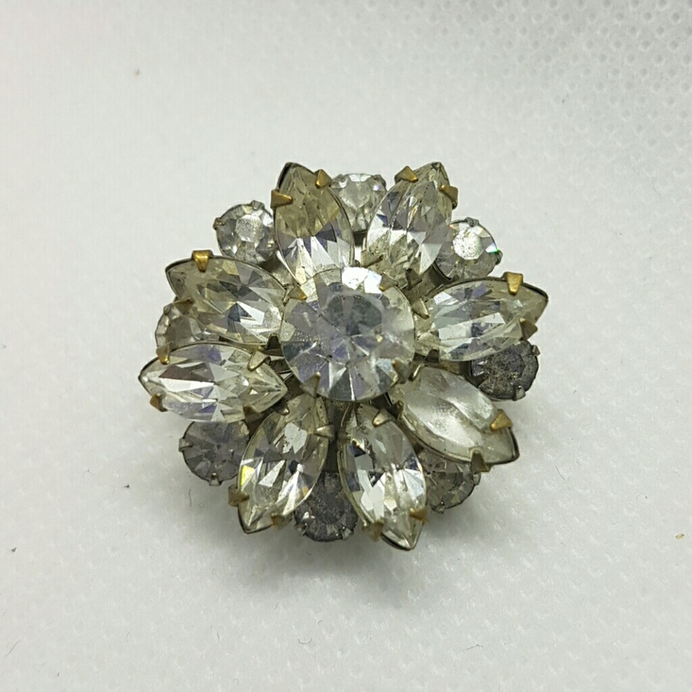 Small vintage rhinestone brooch